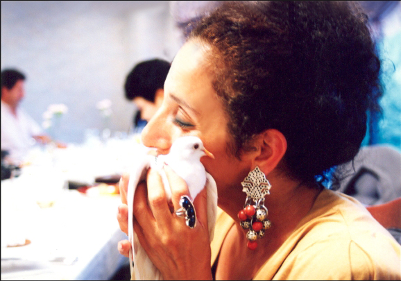 Η Ζωή Σαβίνα με το μαγικό περιστέρι, Zoe Savina with the magic pigeon 